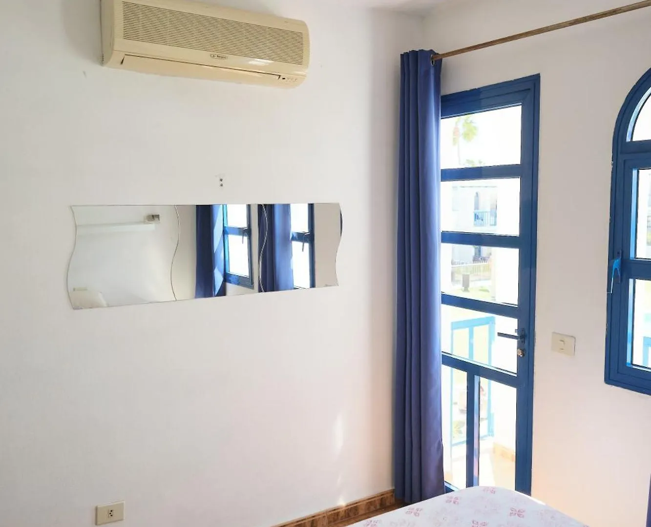 Апартаменты Delightful Bungalow Playmar: Comfort And Convenience In Maspalomas, Steps Away From Shopping Centers And Beaches