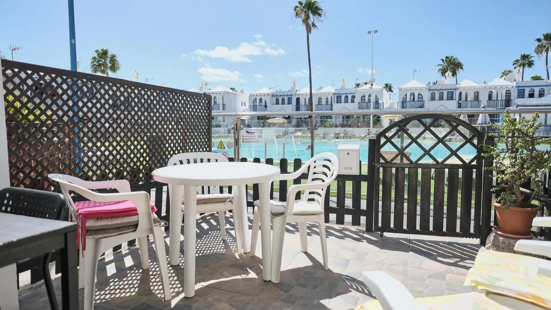 Delightful Bungalow Playmar: Comfort And Convenience In Maspalomas, Steps Away From Shopping Centers And Beaches