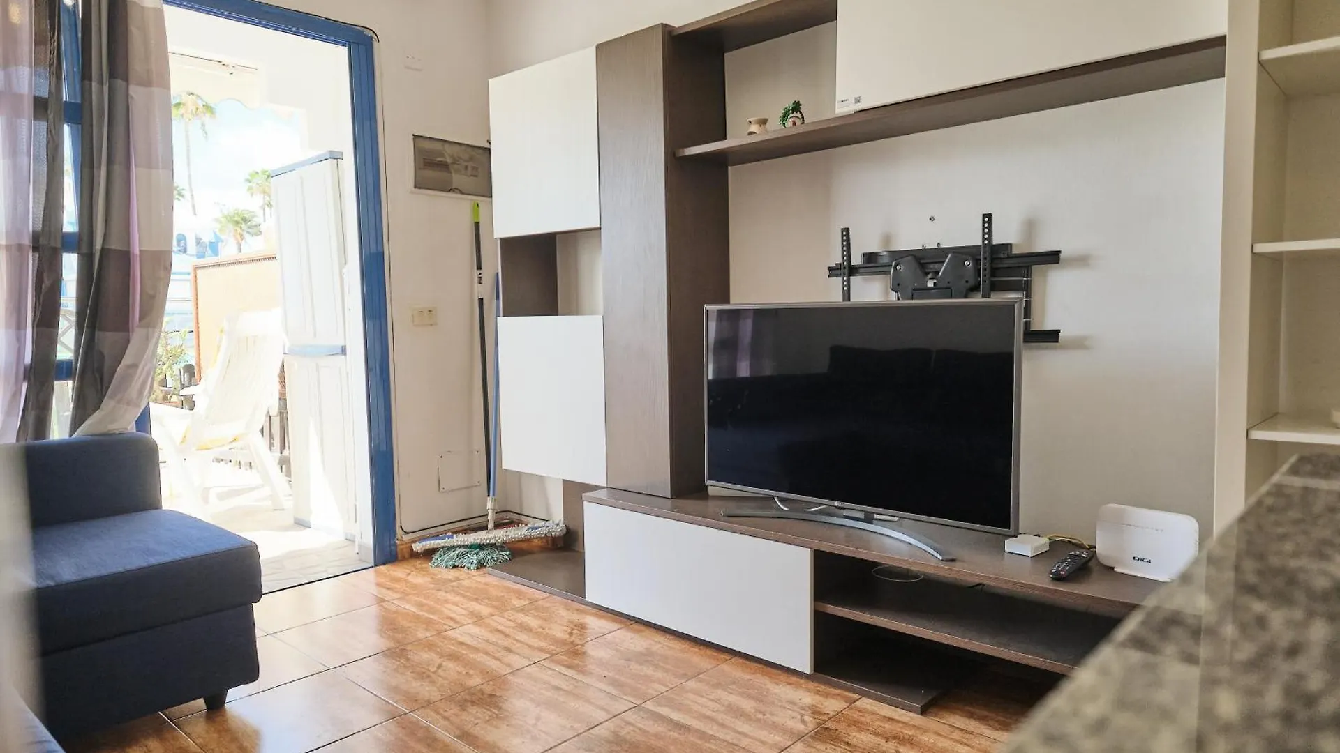 Апартаменты Delightful Bungalow Playmar: Comfort And Convenience In Maspalomas, Steps Away From Shopping Centers And Beaches Испания