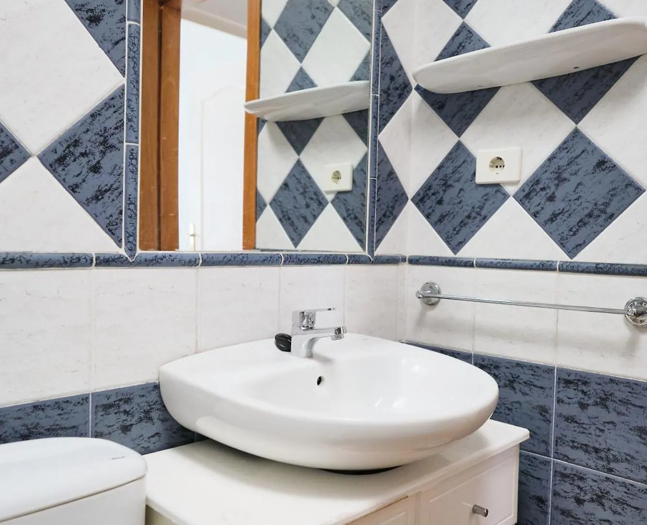 Delightful Bungalow Playmar: Comfort And Convenience In Maspalomas, Steps Away From Shopping Centers And Beaches Испания