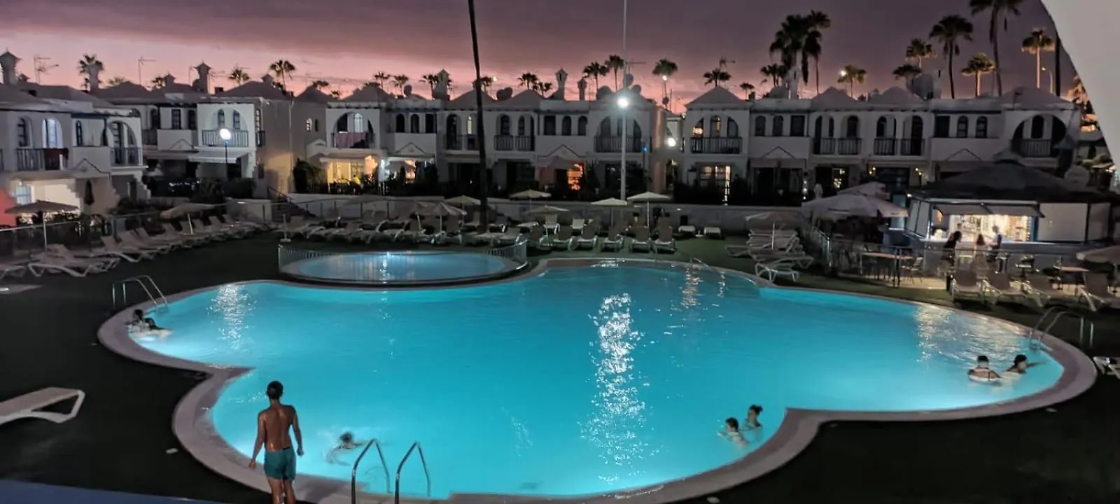 Delightful Bungalow Playmar: Comfort And Convenience In Maspalomas, Steps Away From Shopping Centers And Beaches Апартаменты Маспаломас